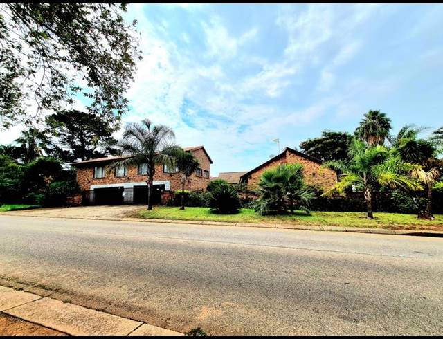 7 BEDROOM HOUSE FOR SALE IN HEUWELOORD